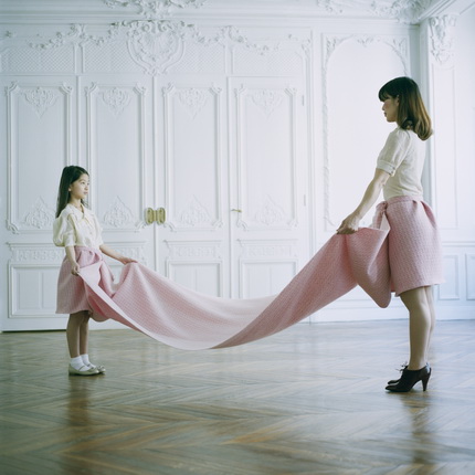 Амели Шассари и Люси Беларби. Покрывало. Из серии «Взаперти», 2011
© Amélie Chassary & Lucie Belarbi