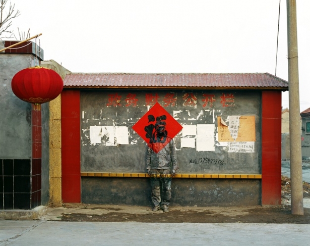 Liu Bolin.
Open Field of Finance.
From the ‘Hide in the City’ series – 41, 2007.
Digital print.
© Courtesy of Liu Bolin / Galerie Paris-Beijing