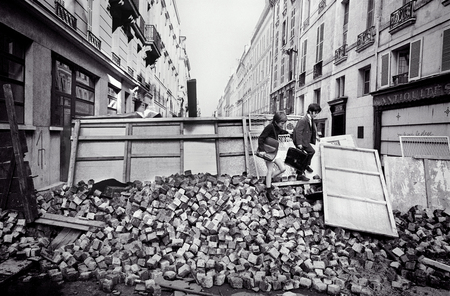 Goksin Sipahioglu.
Rue de l’Universite, des ecoliers escaladent une barricade. Paris.
June 11, 1968
