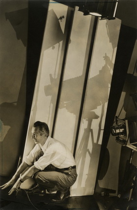 Эдвард Штайхен.
Автопортрет с фотографическим оборудованием, Нью-Йорк.
Vanity Fair, 1929.
Courtesy Condé Nast Archive.
© 1929 Condé Nast Publications