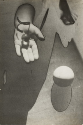 Osamu Shiihara.
Balance, 1930s.
© The Estate of Osamu Shiihara, Courtesy MEM, Tokyo