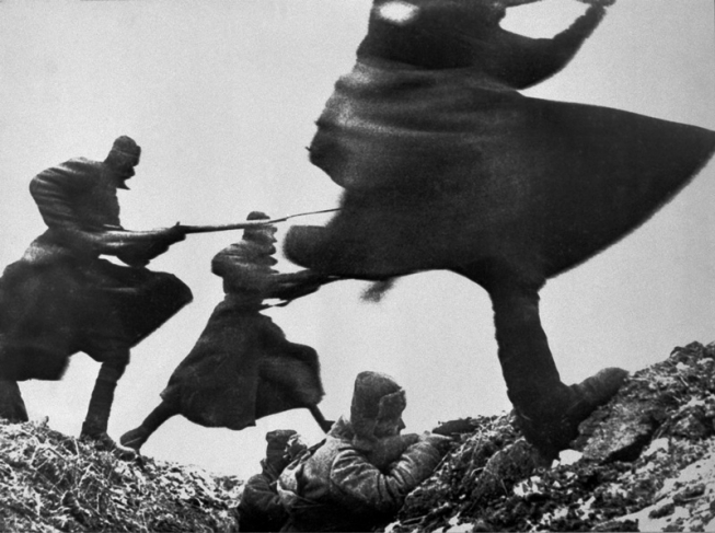 Dmitry Baltermants.
Attack. Near Moscow. November 1941.
Artist’s print.
Museum ‘Moscow House of Photography’