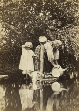 William Carrick.
Washing pots and pans.
1860-70s.
Albumen print