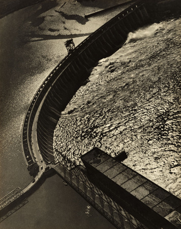 George Petrusov.
The Dnieper Hydroelectric Power Station. 
1935