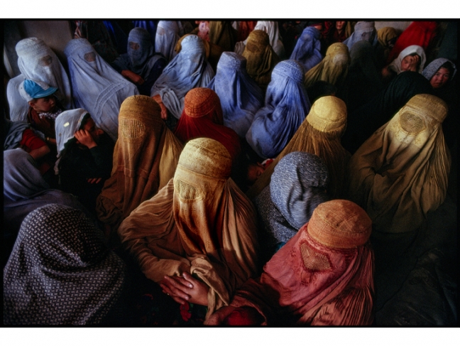Pascal Maitre.
Afghanistan, 1992.

Kabul. In the mosque of Chindawol, women stand in the area specially reserved for them, waiting for prayer to begin.

© Pascal Maitre/Myop/Panos.