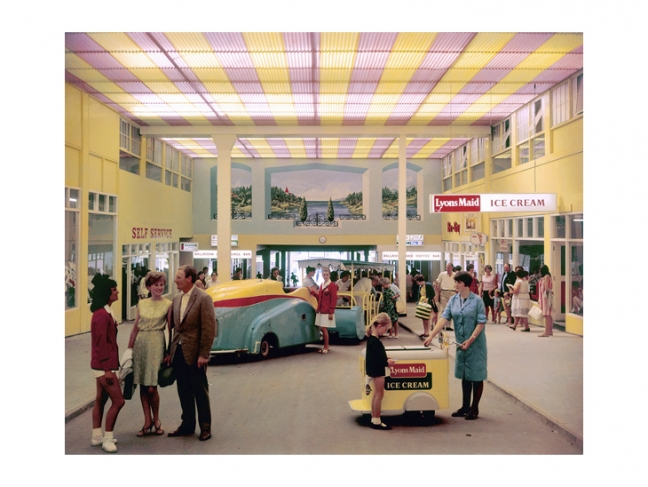 Эдмунд Негеле. Центр отдыха «Батлинс Барри-Айленд». Центральная галерея. 1967—1972 © John Hinde Archive