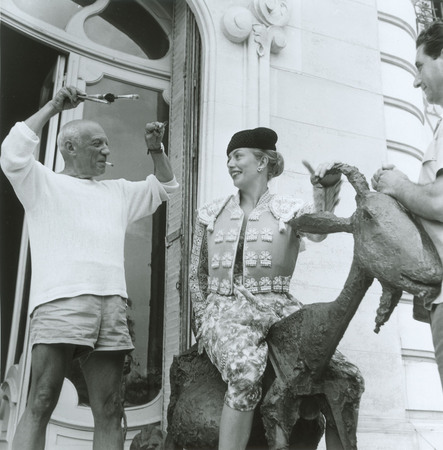 Жак-Анри Лартиг.
Пикассо и Жанна Крефф. Канны. 
Август 1955. 
© Ministere de la Culture- France /AAJHL