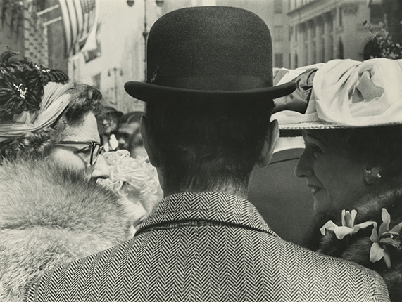 Fifth Avenue (man
with two ladies).
c.1959
