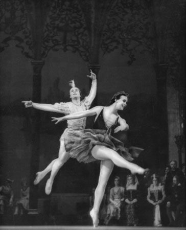 George Petrusov.
Swan Lake. 
1947.
Odillia – Marina Semionova, Siegfried – Aleksander Rudenko