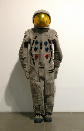 Мэтью Дэй Джексон.
Костюм астронавта (после Бойса), 2008.
Фотография Адама Рейха.
Коллекция Филиппа Коэна
