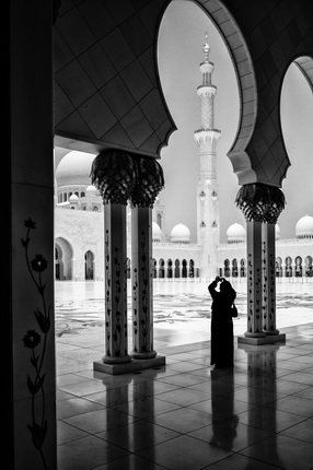 Jan Bielinski.
Woman taking a photo at Sheik Zyed Grand Mosque
Abu Dhabi, UAE.
2012.
Archival pigment print on Fine Art paper.
Property of the author